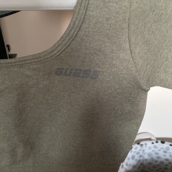 Guess sports top - Picture 2 of 4